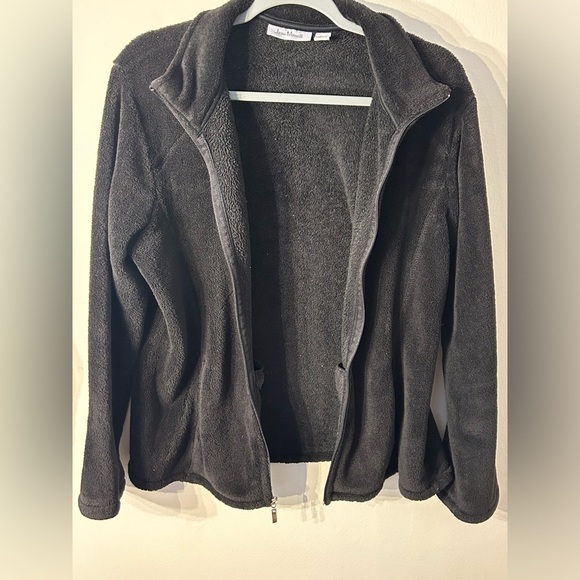 L.L. Bean Black Fleece Jacket - Picture 3 of 12